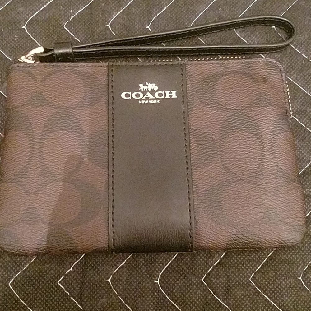 Coach Wristlet Zip up Wallet, Chocolate